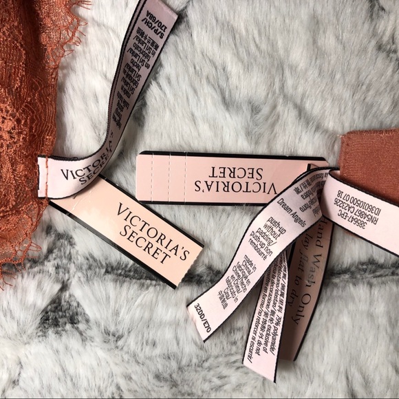 Victoria’s Secret Bra 32DD & Pantie Small Set - Picture 3 of 3